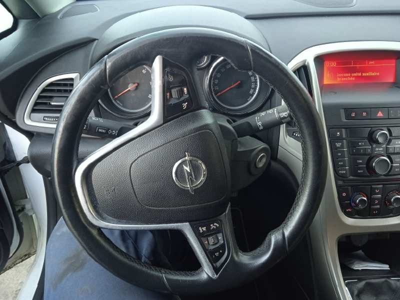 opel astra j lim. del año 2011