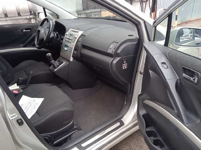 toyota corolla verso (r1) del año 2006