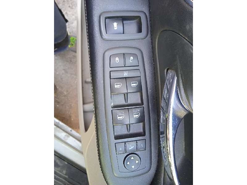 lancia voyager (404) del año 2011