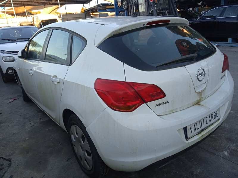 opel astra j lim. del año 2011