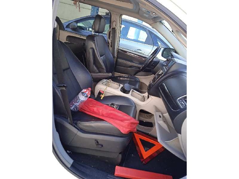 lancia voyager (404) del año 2011