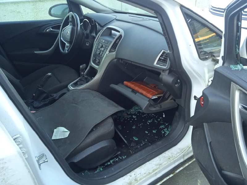 opel astra j lim. del año 2011