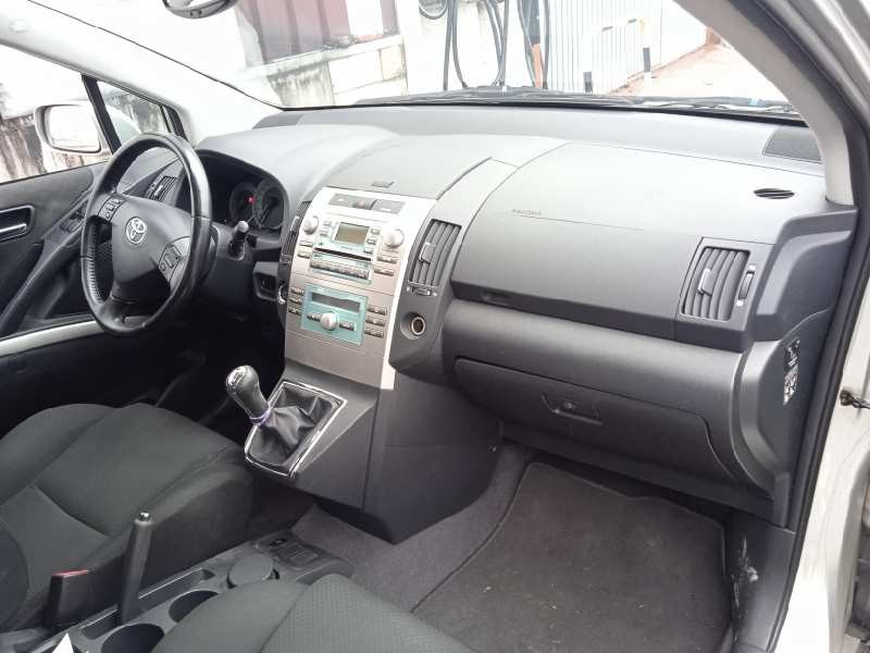 toyota corolla verso (r1) del año 2006