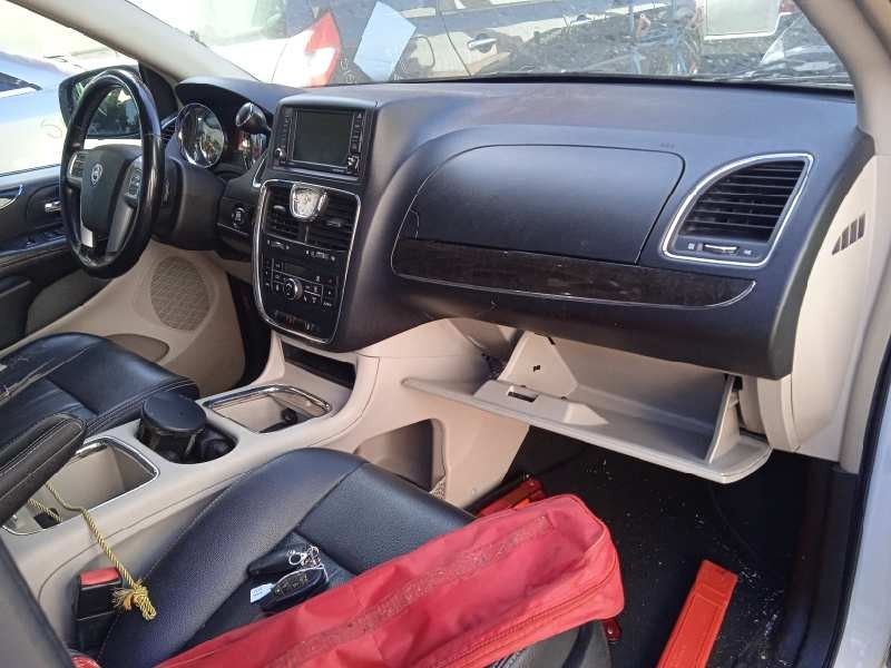 lancia voyager (404) del año 2011