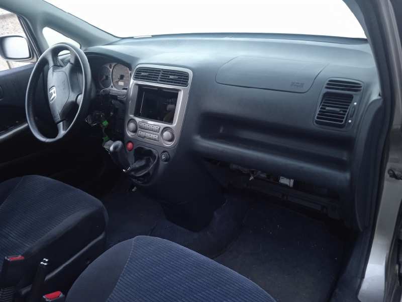 honda stream (rn1/3) del año 2002