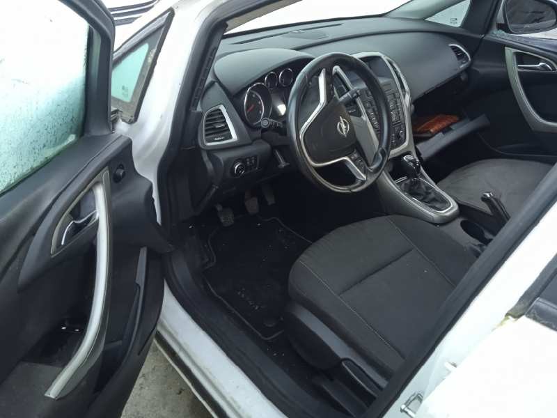 opel astra j lim. del año 2011