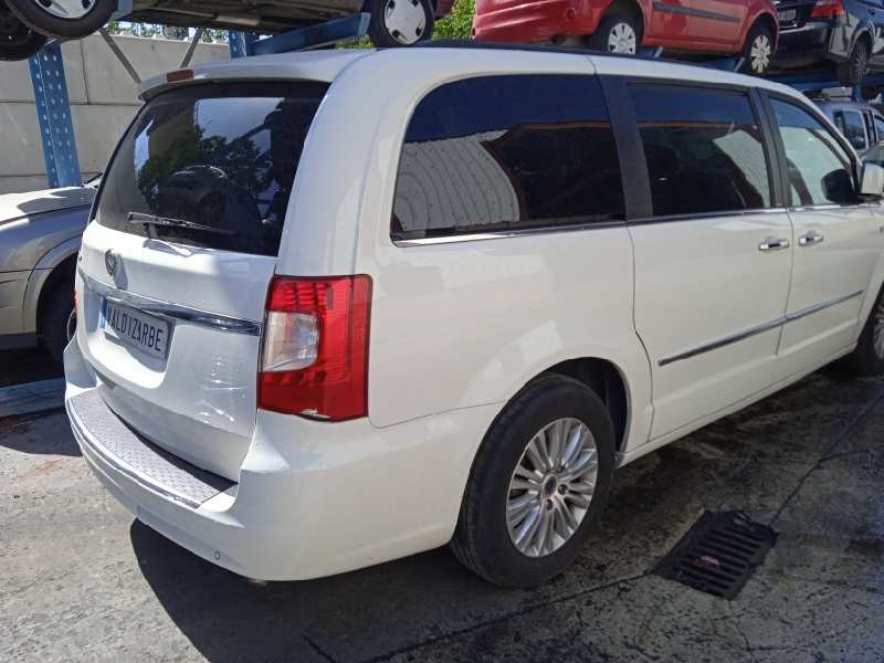 lancia voyager (404) del año 2011