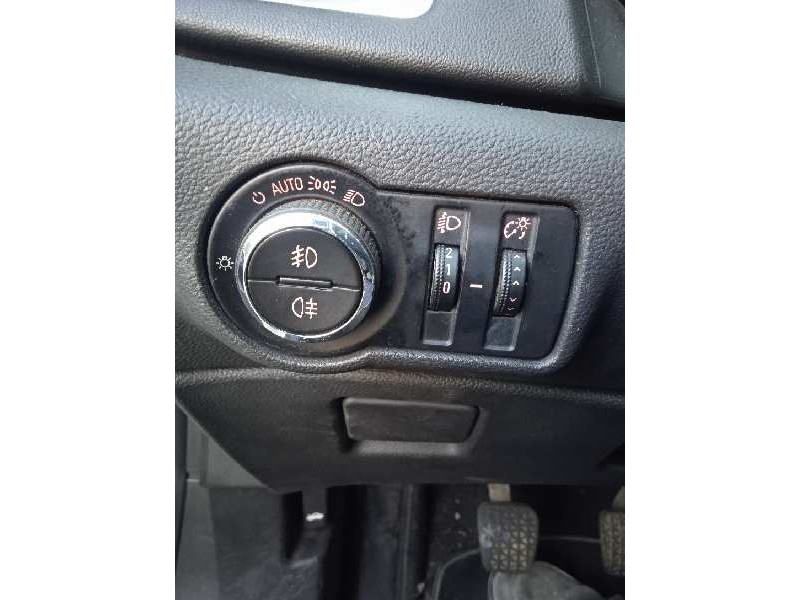 opel astra j lim. del año 2011