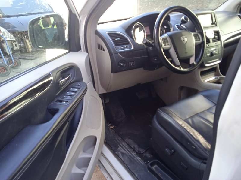 lancia voyager (404) del año 2011