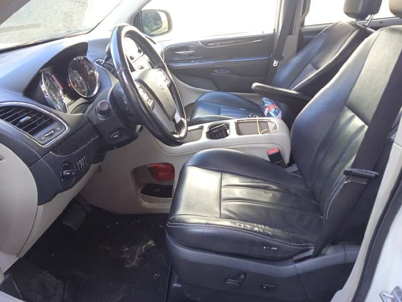 lancia voyager (404) del año 2011