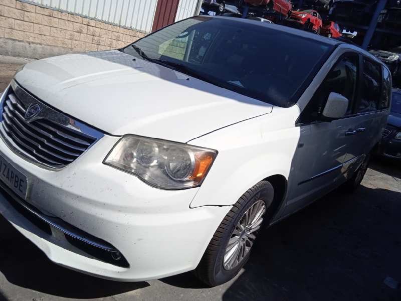 lancia voyager (404) del año 2011