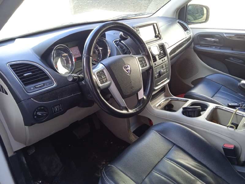 lancia voyager (404) del año 2011