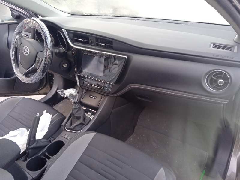 toyota auris del año 2017