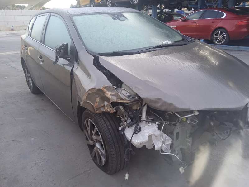 toyota auris del año 2017