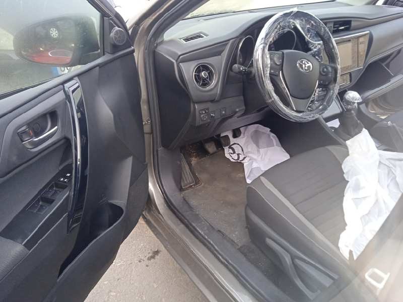 toyota auris del año 2017