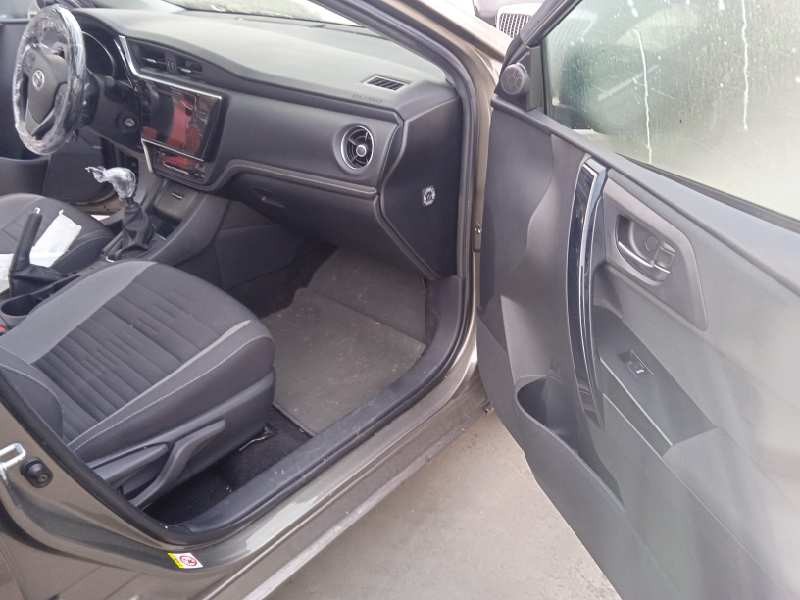 toyota auris del año 2017