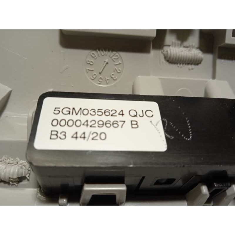 Recambio de luz interior para volkswagen t-roc advance referencia OEM IAM 5GM035624QJC  3B0035711B
