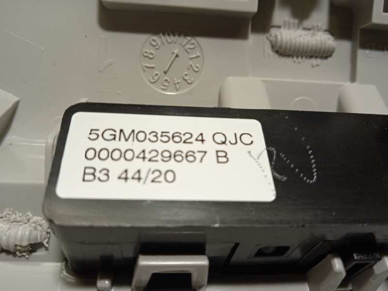 Recambio de luz interior para volkswagen t-roc advance referencia OEM IAM 5GM035624QJC  3B0035711B