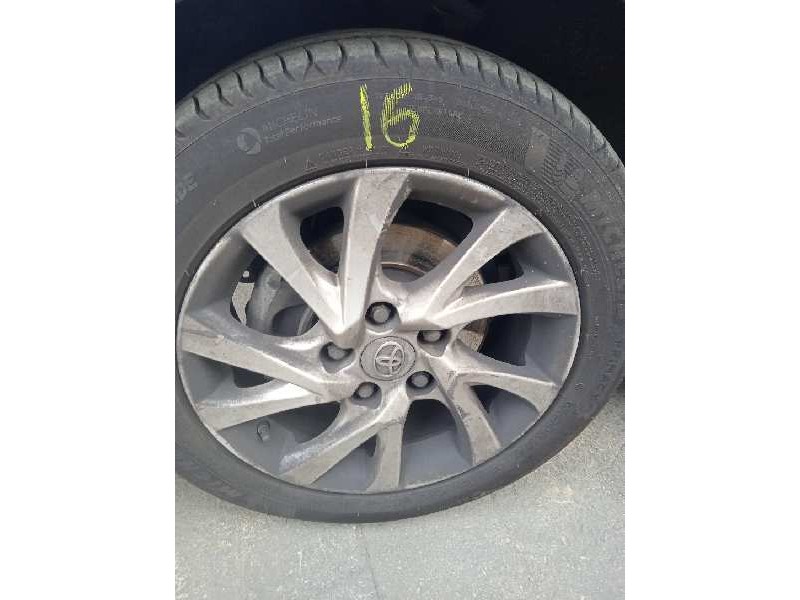 toyota auris del año 2017