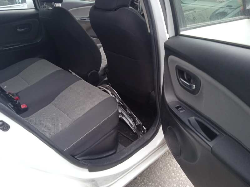 toyota yaris del año 2015