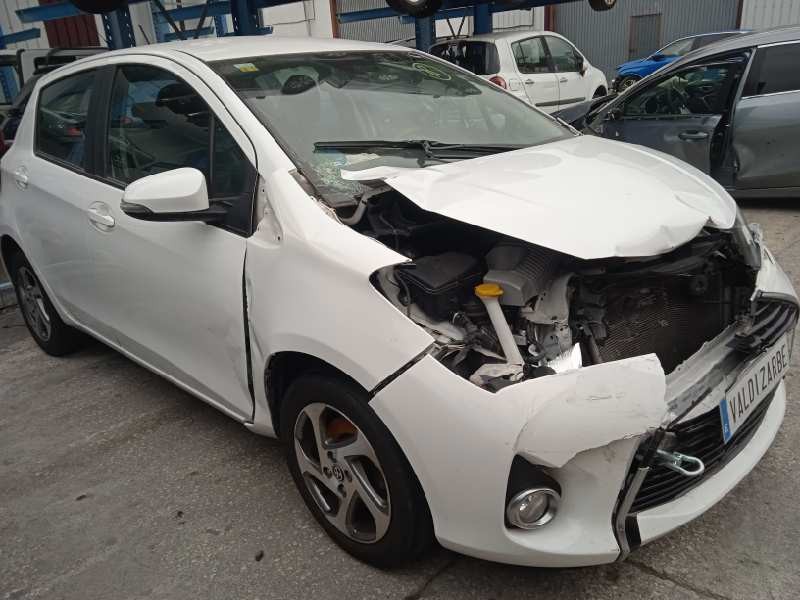 toyota yaris del año 2015