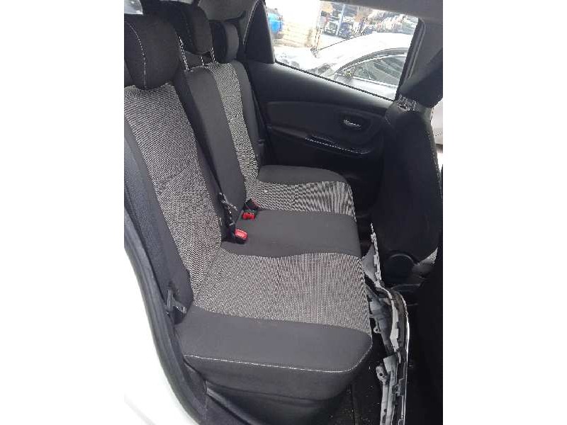 toyota yaris del año 2015