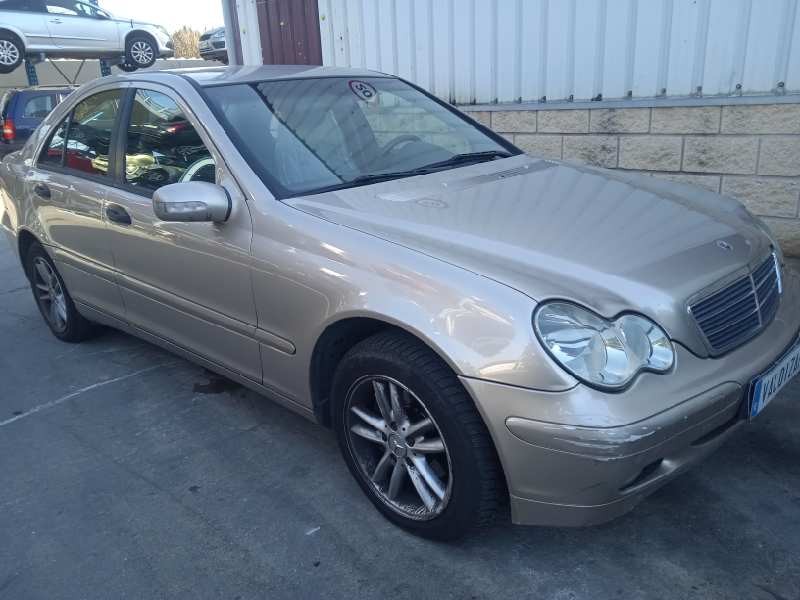 mercedes-benz clase c (w203) berlina del año 2004