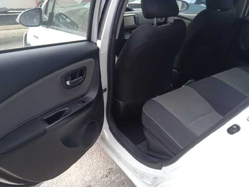 toyota yaris del año 2015