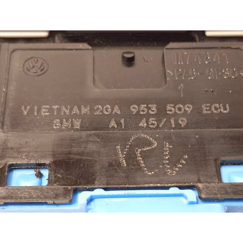 Recambio de warning para volkswagen t-roc advance referencia OEM IAM 2GA953509  