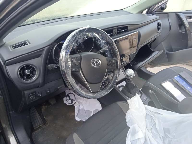 toyota auris del año 2017