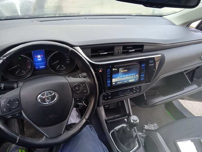 toyota auris del año 2017