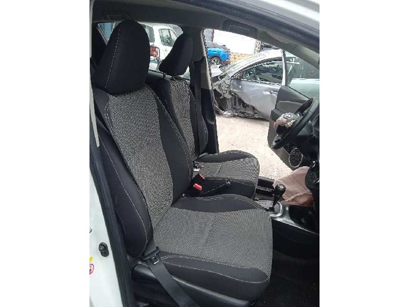 toyota yaris del año 2015