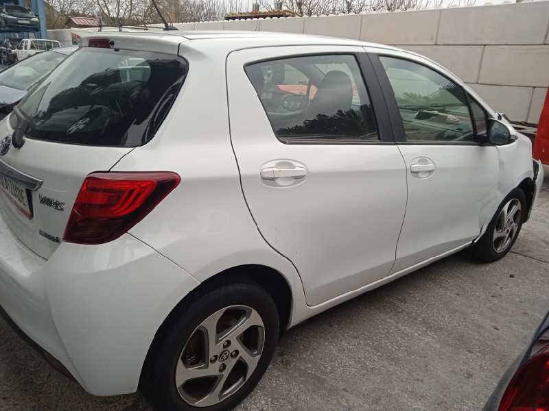 toyota yaris del año 2015
