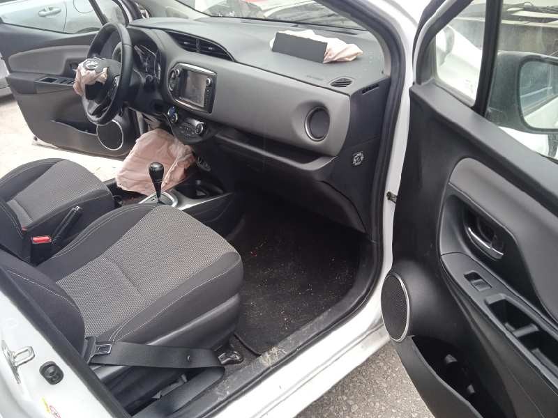 toyota yaris del año 2015