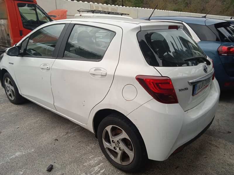 toyota yaris del año 2015
