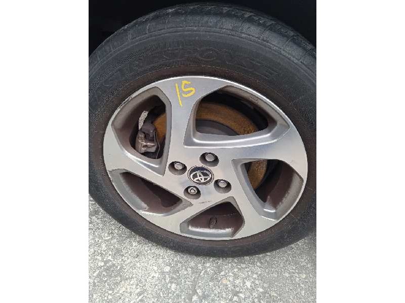 toyota yaris del año 2015