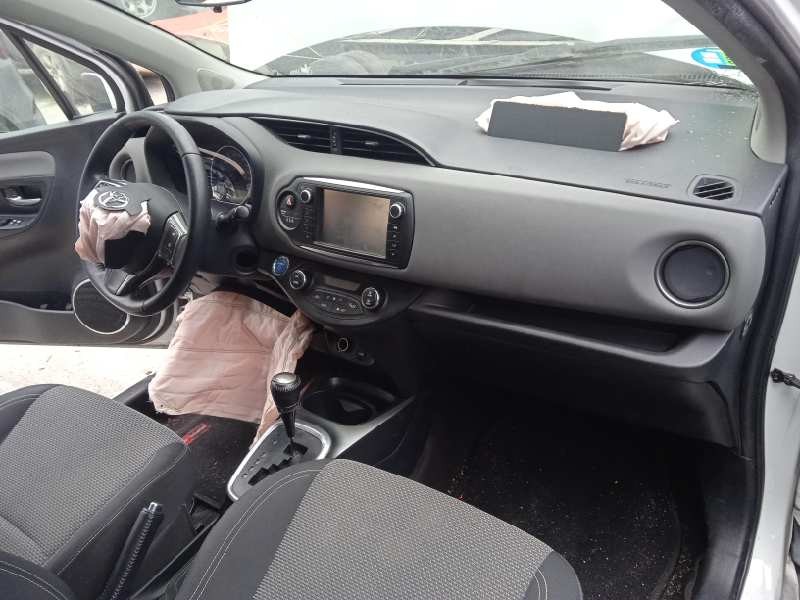 toyota yaris del año 2015