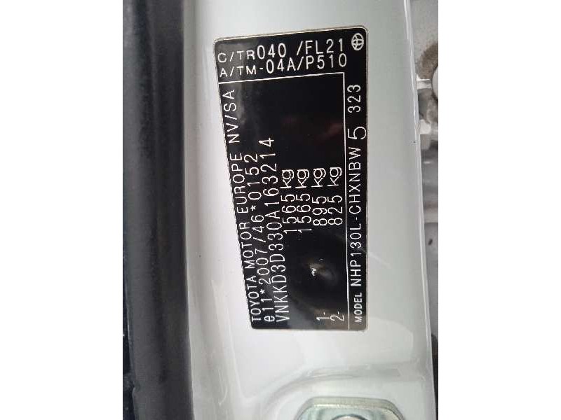 toyota yaris del año 2015