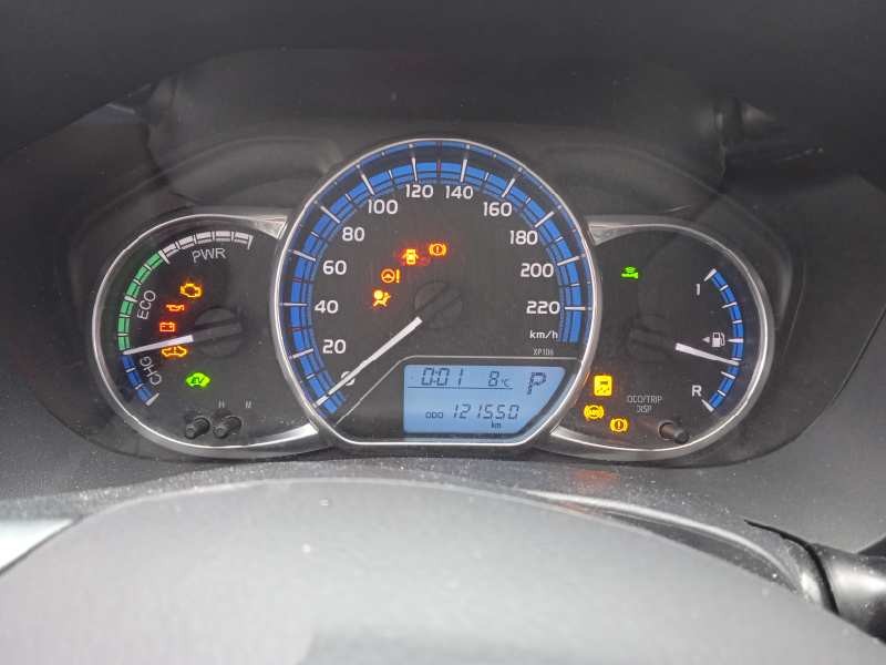 toyota yaris del año 2015