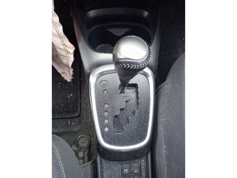 toyota yaris del año 2015