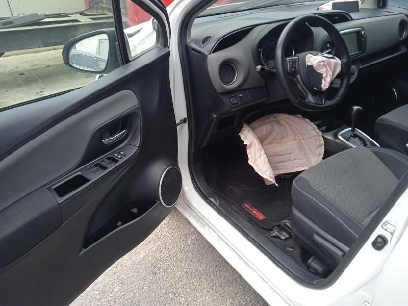 toyota yaris del año 2015