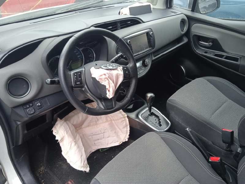 toyota yaris del año 2015