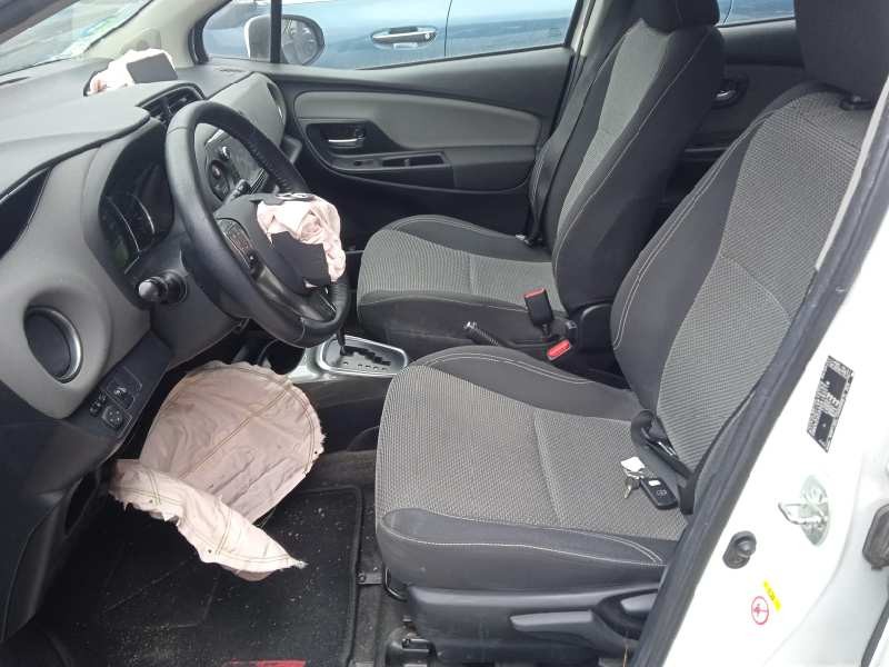 toyota yaris del año 2015