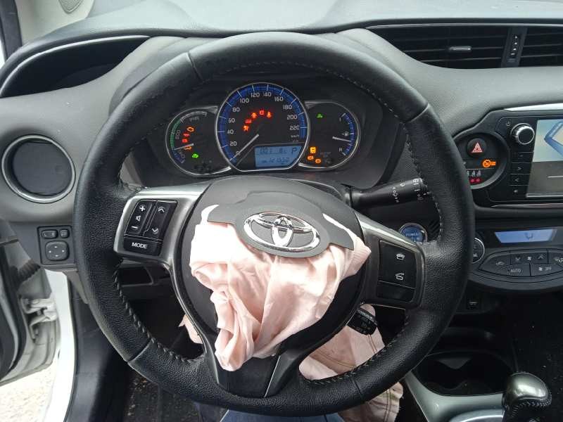 toyota yaris del año 2015