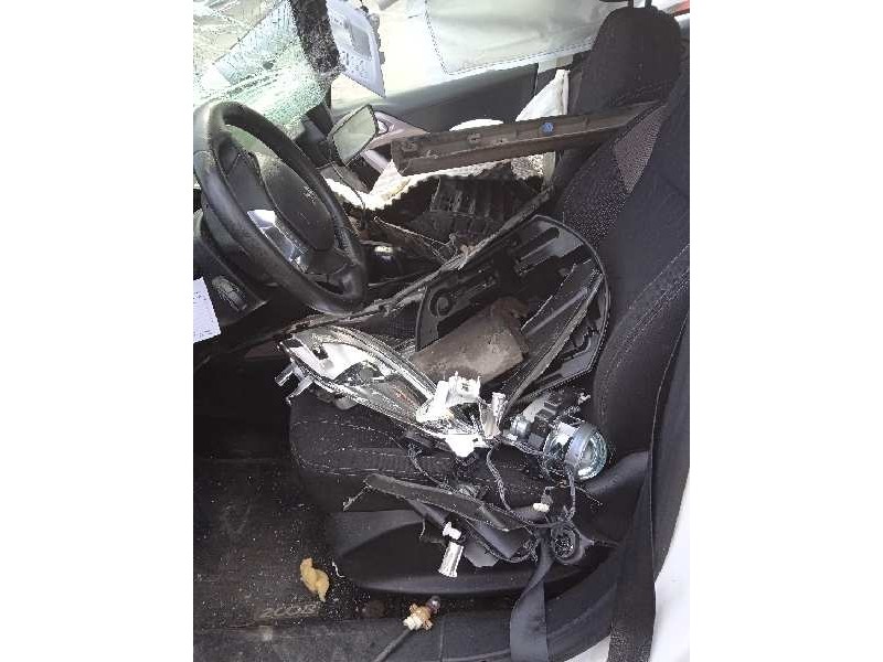 peugeot 2008 (--.2013) del año 2015