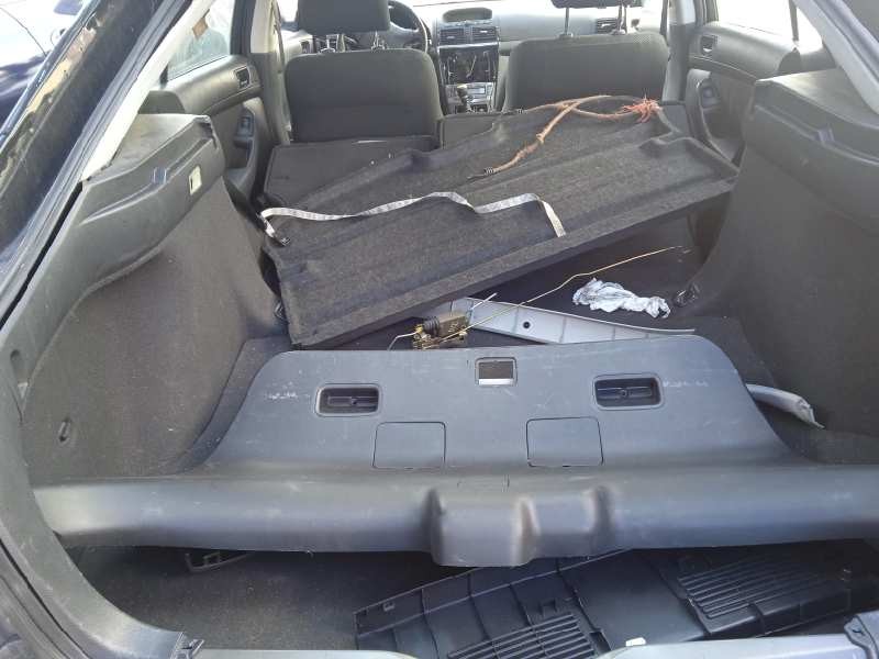 toyota avensis berlina (t25) del año 2006