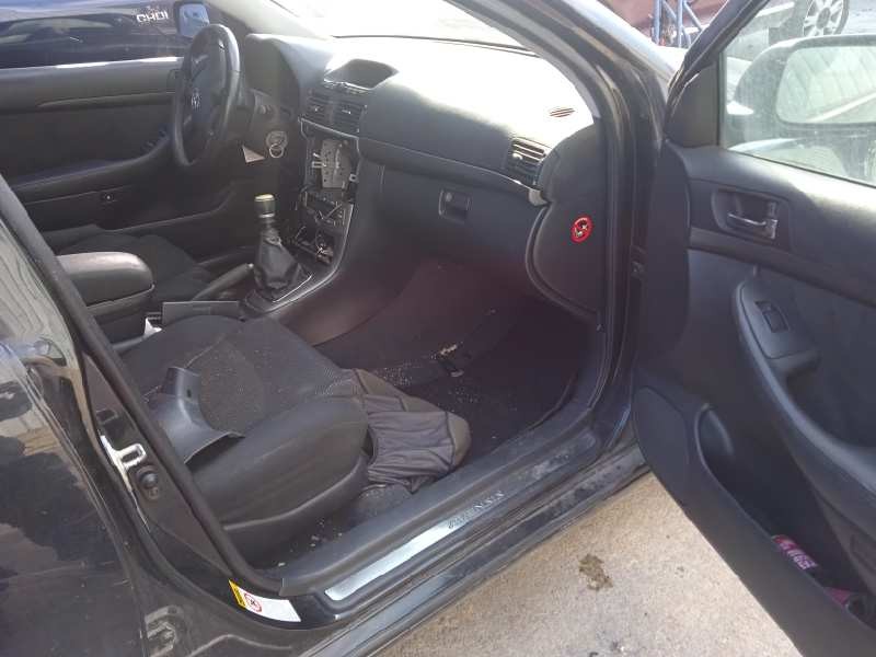 toyota avensis berlina (t25) del año 2006