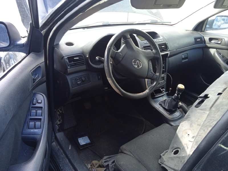 toyota avensis berlina (t25) del año 2006