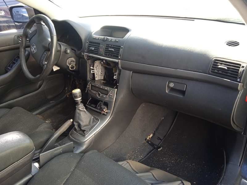 toyota avensis berlina (t25) del año 2006