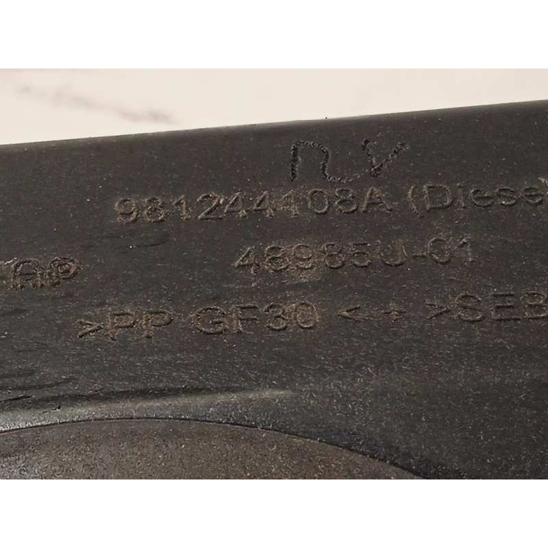 Recambio de tapa exterior combustible para peugeot 5008 active referencia OEM IAM 981244108A 9811207480 9811707180